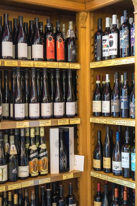 Weinhaus Bröse - Weinregal Ecke